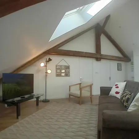 Et Calme - T3 Entierement Equipe Et Renove Apartamento Seloncourt