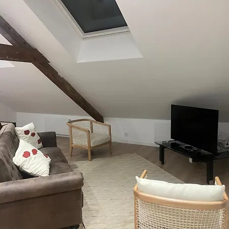 Et Calme - T3 Entierement Equipe Et Renove Apartamento Seloncourt